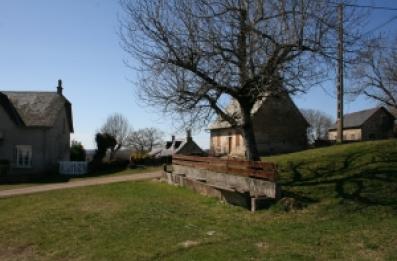Abreuvoir-lavoir en ciment