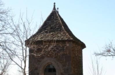Chapelle en pierre couverte en tuile