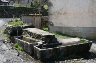 Abreuvoir lavoir en ciment 
