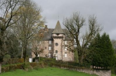 Belle vue du château et ses arbres