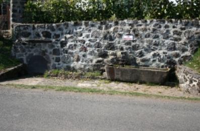Abreuvoir bac en ciment